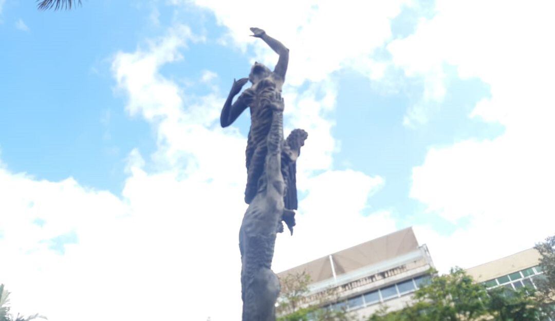 Monumento al Esfuerzo en la Plaza de Bolívar de Armenia