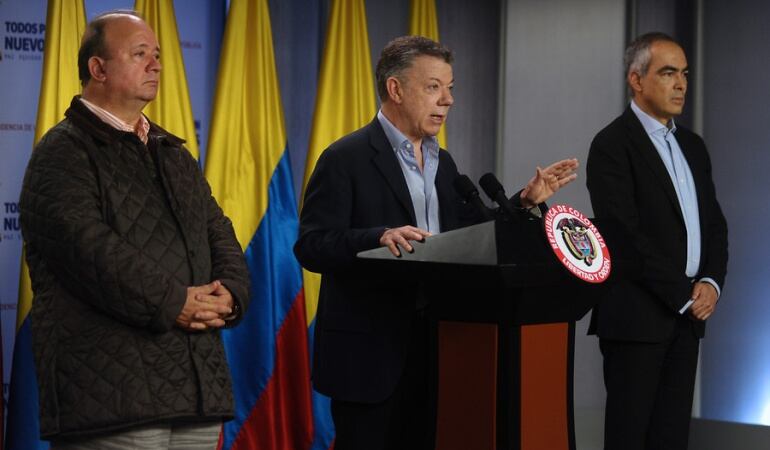 El presidente de la República, Juan Manuel Santos, firmó el cese al fuego con el ELN.
