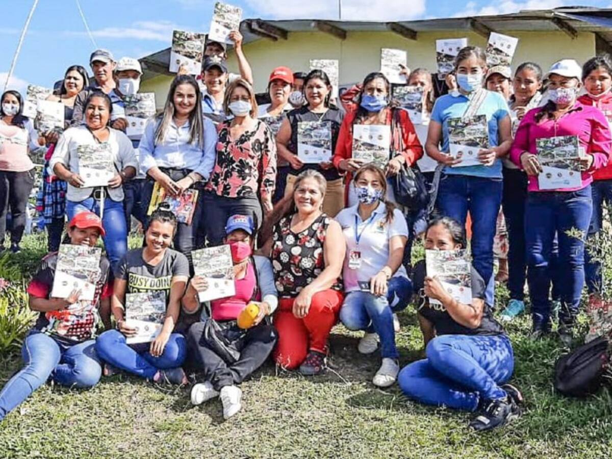 Mujeres del Huila de la casa a los cafetales