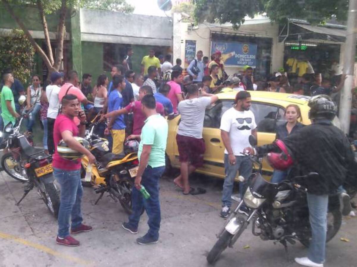 Siguen colas para adquirir boletas de partido Junior-DIM