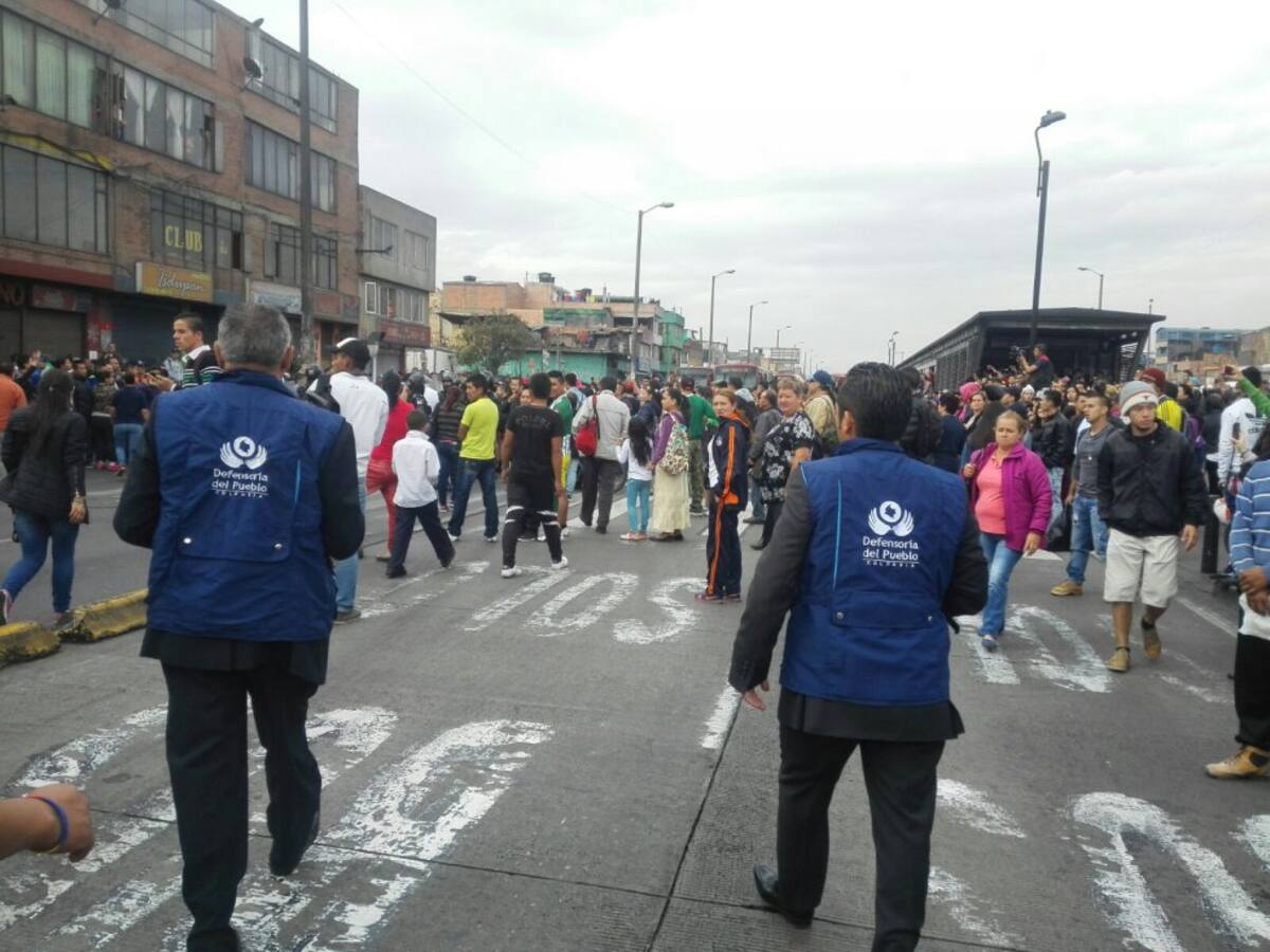 Hasta el lugar llegaron las autoridades para intentar disuadir la manifestación que mantuvo bloqueada la operación en la Avenida de Las Américas.