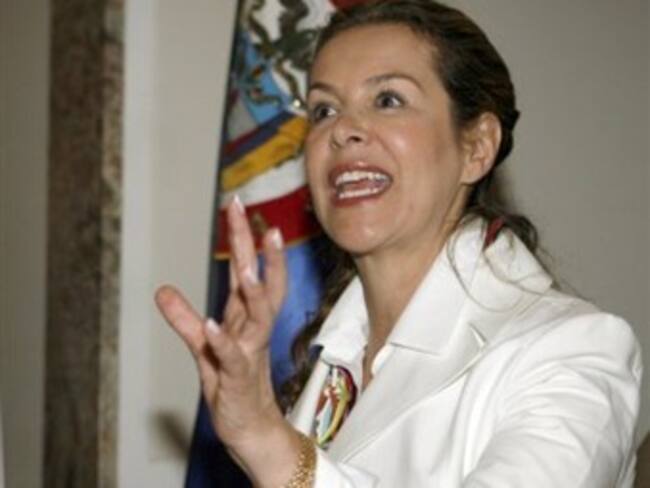 Noemí Sanín no apoya una segunda reelección de Uribe y ratifica que será candidata presidencial