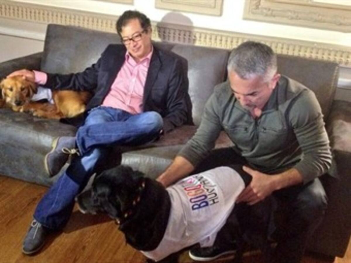 Petro entregó las llaves de la ciudad al 'encantador de perros'
