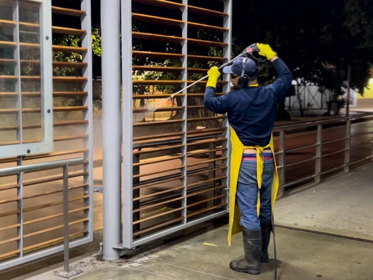 Limpieza de estaciones de Transcaribe en Cartagena entró en su fase final