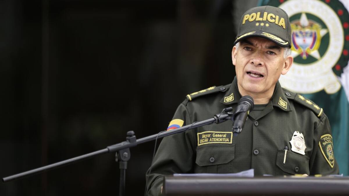 "Capturados se financiaban del contrabando": General Atehortúa