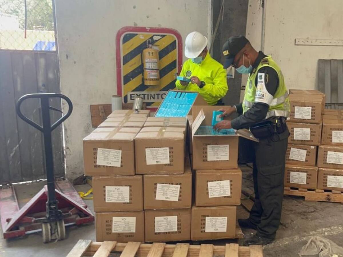 Cayó contenedor con 4.600 auriculares de contrabando en Cartagena