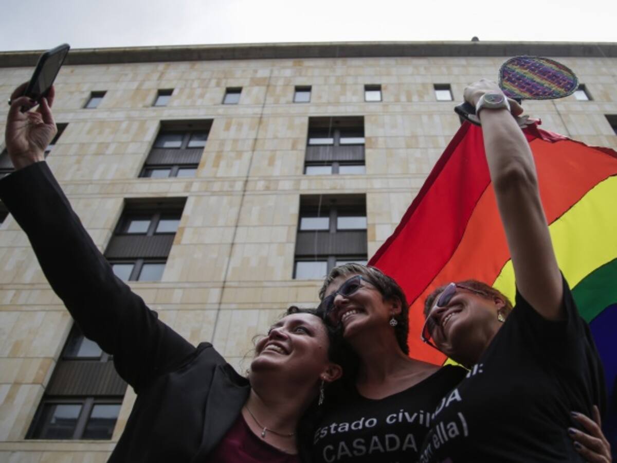 Regaño a la Registraduria Nacional por no registrar a niña con dos mamás