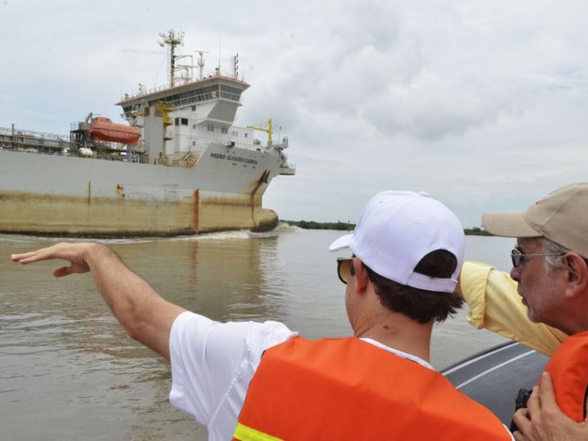 Adjudican obras de dragado en el canal de acceso a firma belga