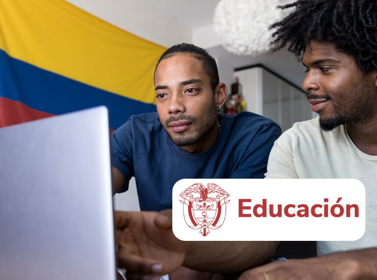 Jóvenes colombianos haciendo un trámite en internet (Getty Images) / Logo de Mineducación.