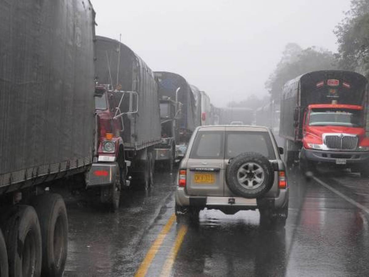 Se generan cierres alternos en la vía hacia el Alto de La Línea en Tolima