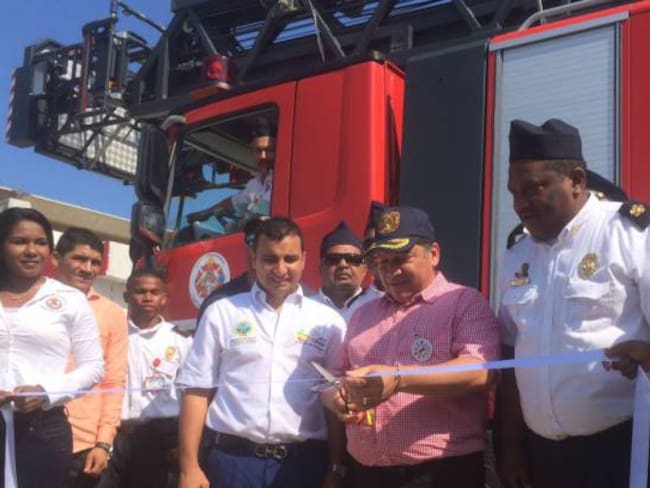 Cartagena adquiere la máquina escalera de bomberos más alta del país
