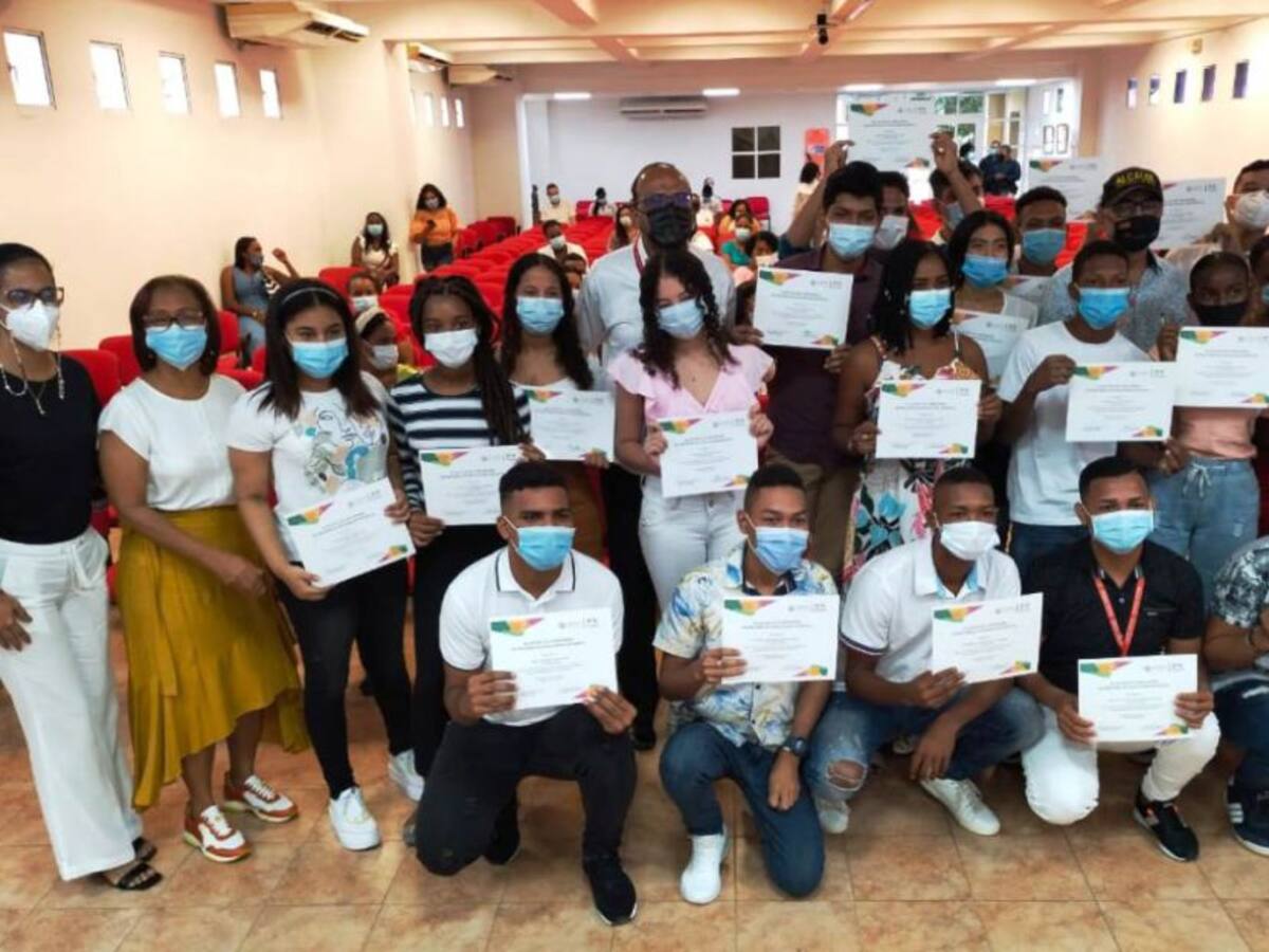 Distrito asigna 21 becas inclusivas más para educación superior