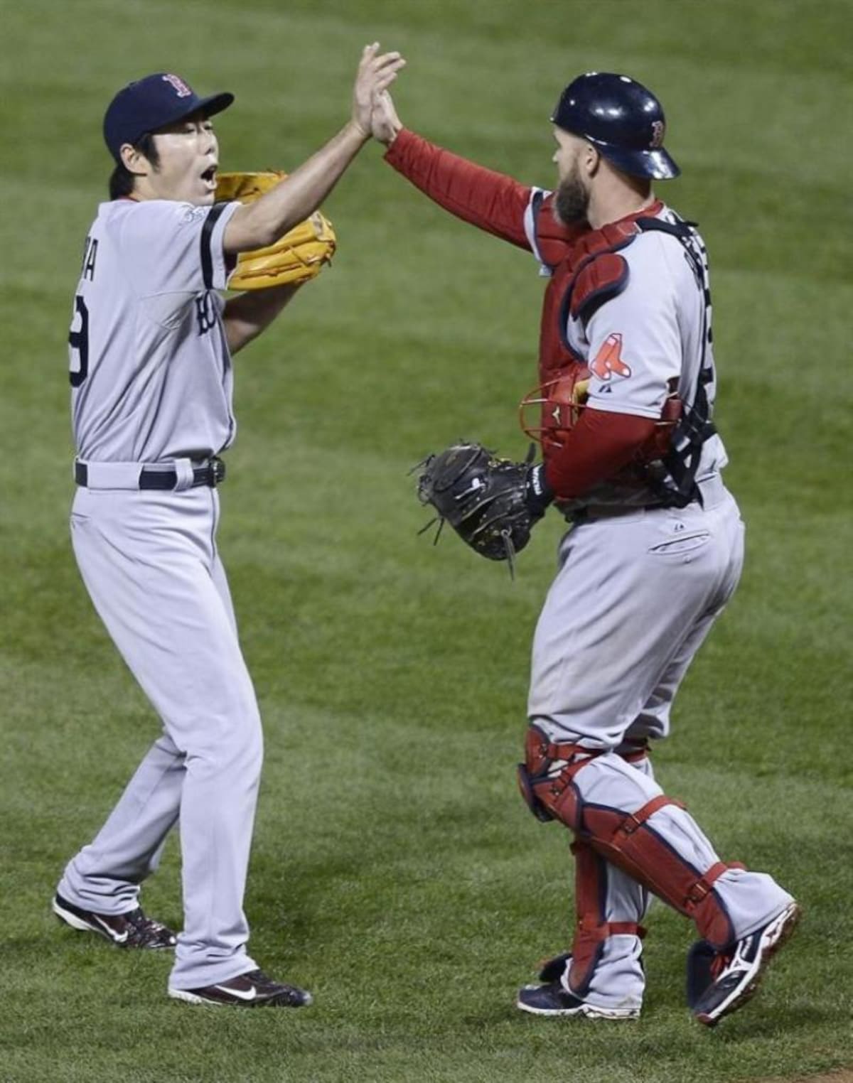 En el quinto juego derrotó a San Luis 3-1 en el Bush Stadium de los Cardenales, para poner la serie 3-2 a favor y continuar la serie en su patio, donde espera sellar el título de la Serie Mundial.