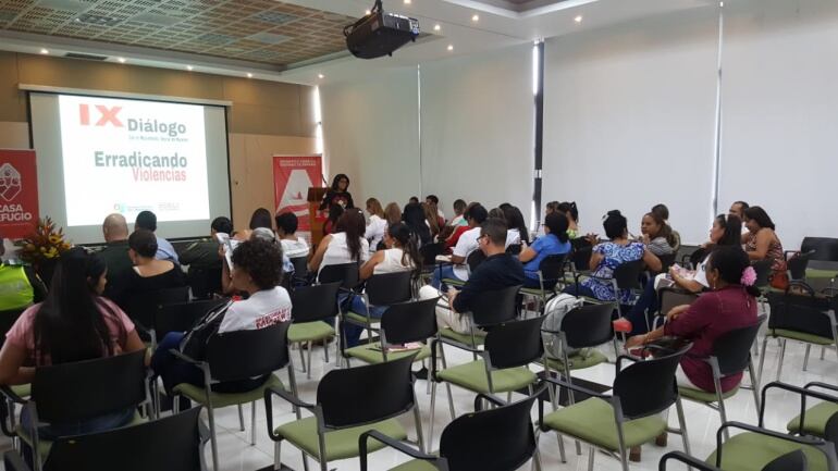 Desarrollo del IX Diálogo "Erradicando violencias" en la Gobernación del Atlántico.