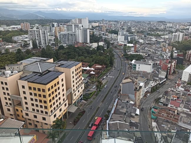 La avenida Bolívar al norte de Armenia, sector parque de La Vida. Foto: Adrián Trejos