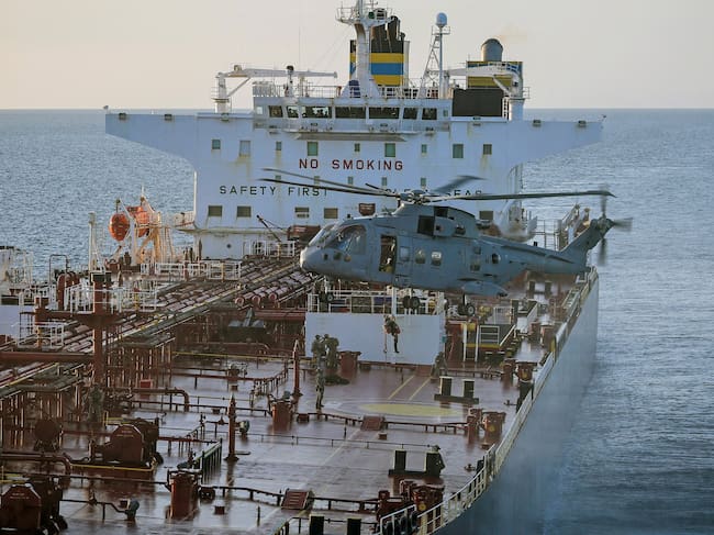 This handout picture taken on June 14, 2026 and released by the British Ministry of Defence (MOD) shows 42 Commando of the UK Commando force conducting maritime interdiction operations on the CMR Smyrtos sailing under a false Cameroonian flag, in the English Channel off the coast of the United Kingdom. British forces on June 14 intercepted a sanctioned oil tanker belonging to Russia's shadow fleet in the English Channel, the defence ministry said, in a six-hour operation hailed by Kyiv. (Photo by Ministry of Defence (United Kingdom) / AFP) / - NO Marketing campaign / -----EDITORS NOTE --- RESTRICTED TO EDITORIAL USE - MANDATORY CREDIT "AFP PHOTO / UK Ministry of Defence CROWN COPYRIGHT, 2026 " - NO MARKETING - NO ADVERTISING CAMPAIGNS - DISTRIBUTED AS A SERVICE TO CLIENTS - NO ARCHIVES - TO BE USED WITHIN 2 DAYS FROM JUNE 14, 2026 (48 HOURS), EXCEPT FOR MAGAZINES WHICH CAN PRINT THE PICTURE WHEN FIRST REPORTING ON THE EVENT /