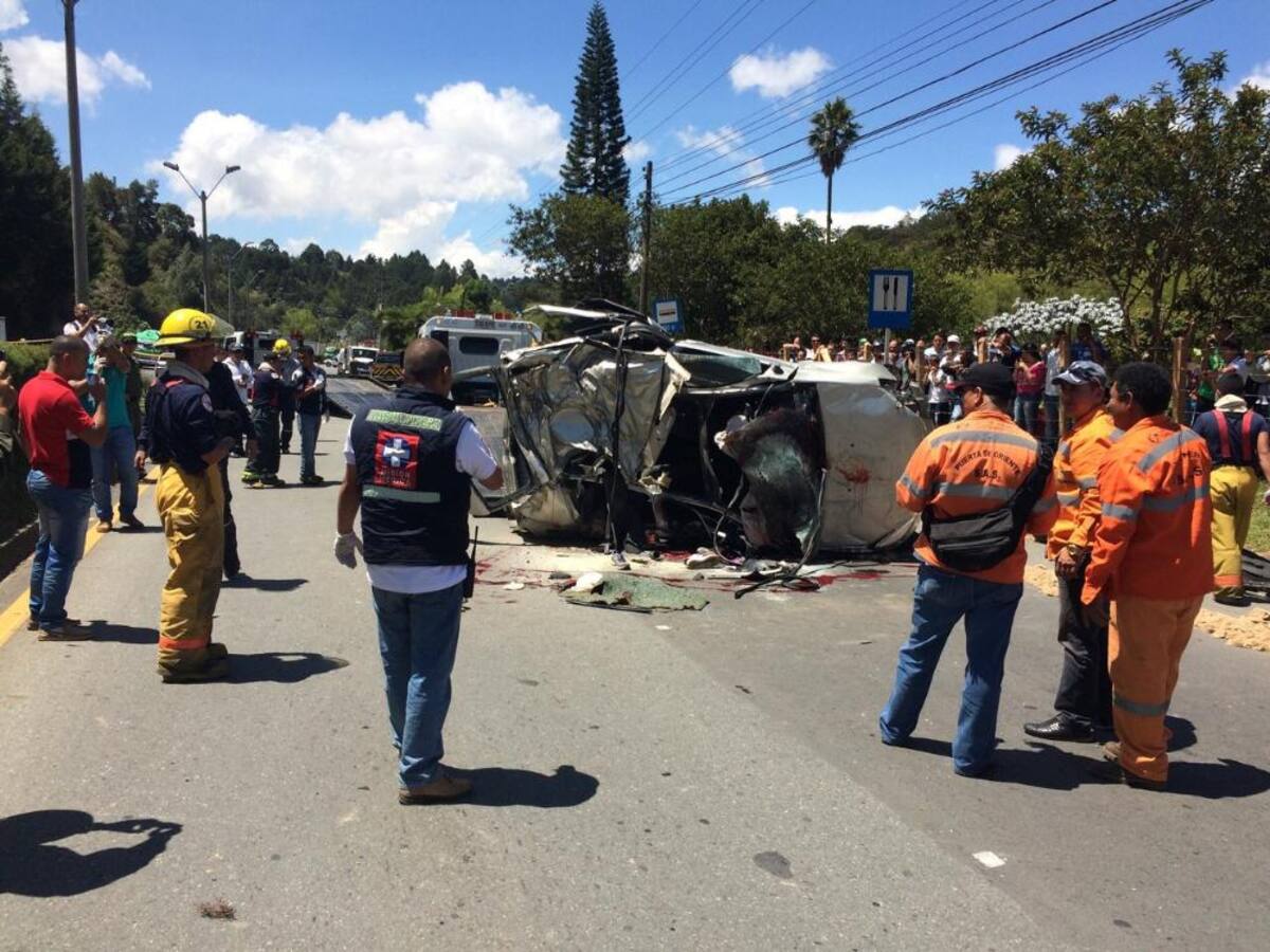 La tragedia se produjo cerca de El Guarne. Entre los muertos hay cuatro jugadores de las Águilas Doradas.