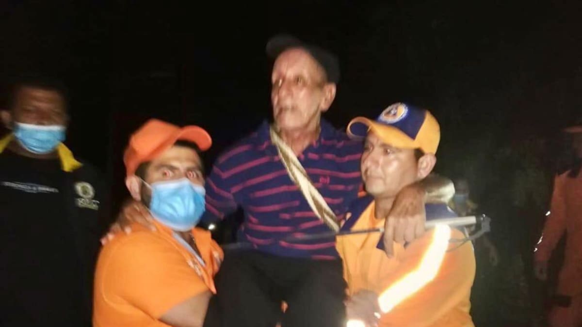 400 familias afectadas por el desbordamiento del río Guachaca
