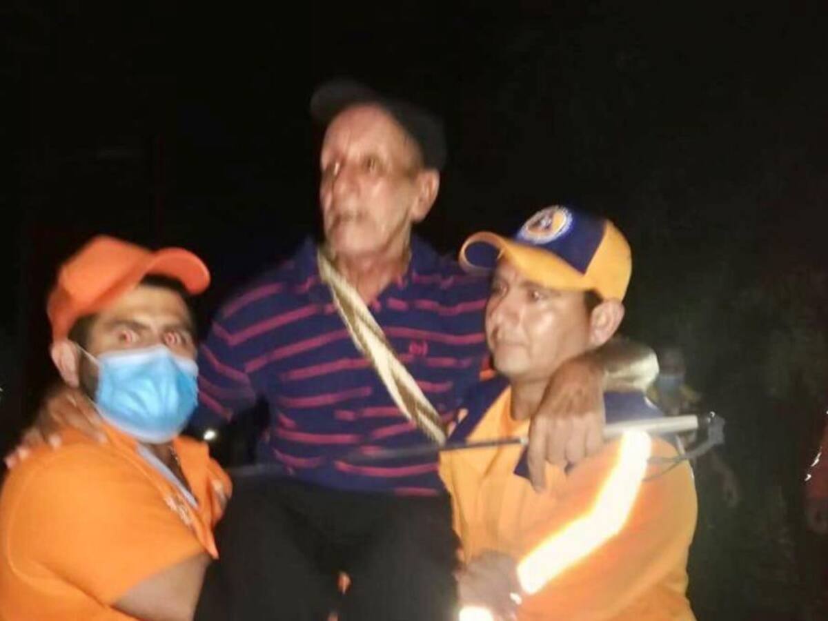 400 familias afectadas por el desbordamiento del río Guachaca