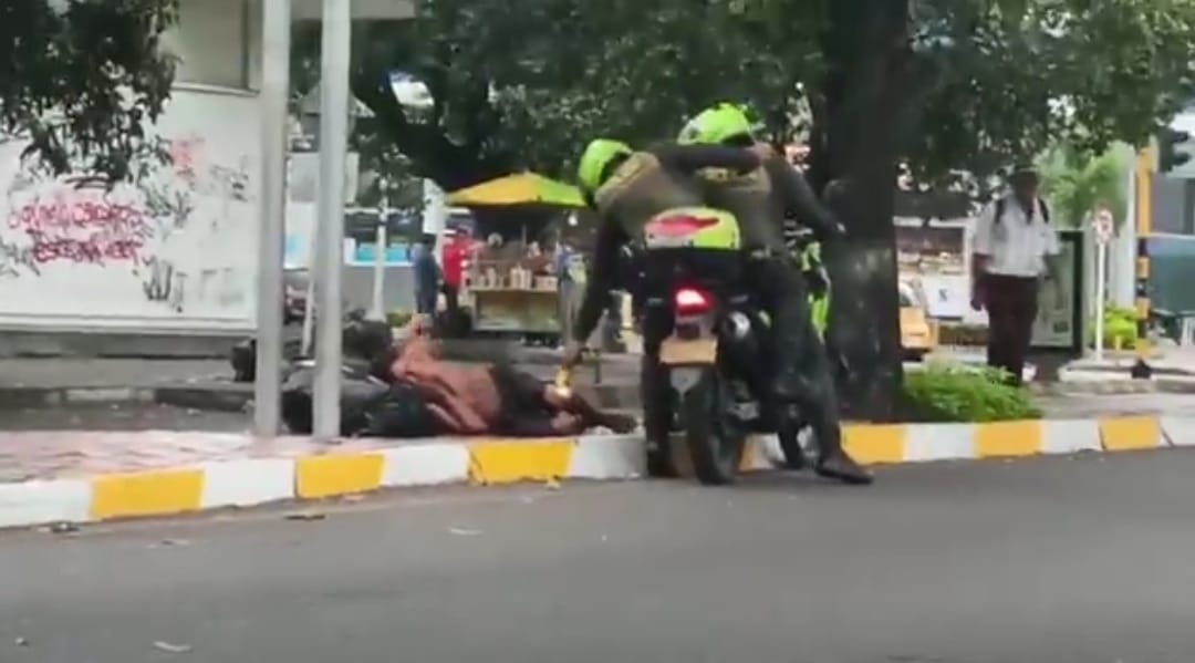 Rechazo por agresión de Policía a habitante de calle con un taser en Cúcuta / Foto: Redes sociales