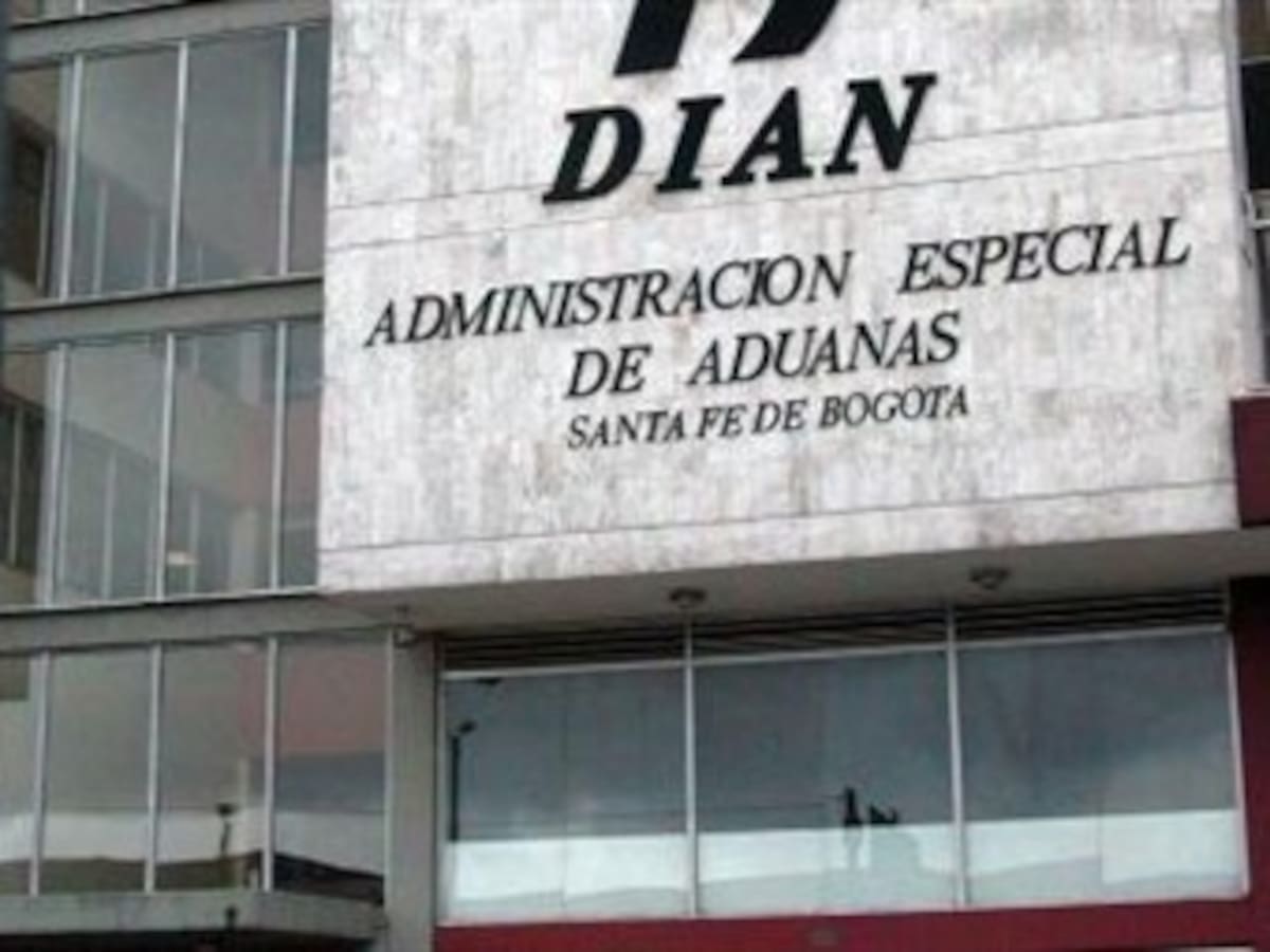 Por cobrar horas extras no laboradas inhabilitan para trabajar a funcionaria por 18 años