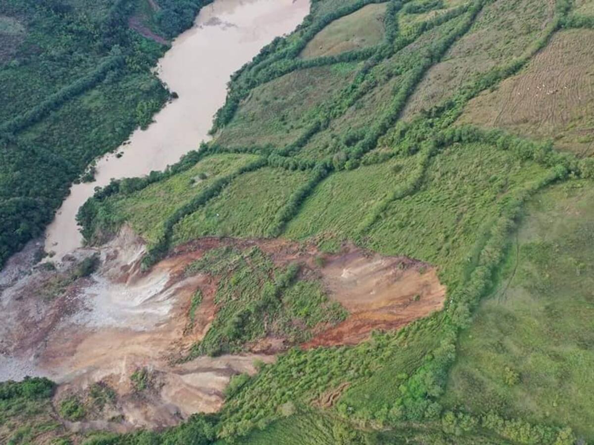 Deslizamiento provocó el represamiento del río Pozo en el municipio de Salamina