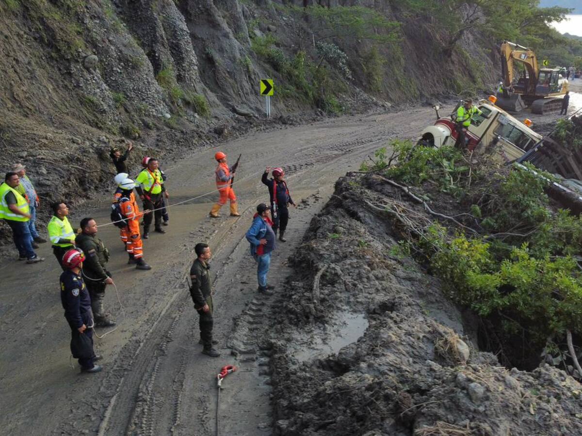 Habilitan paso a un carril en Los Altares