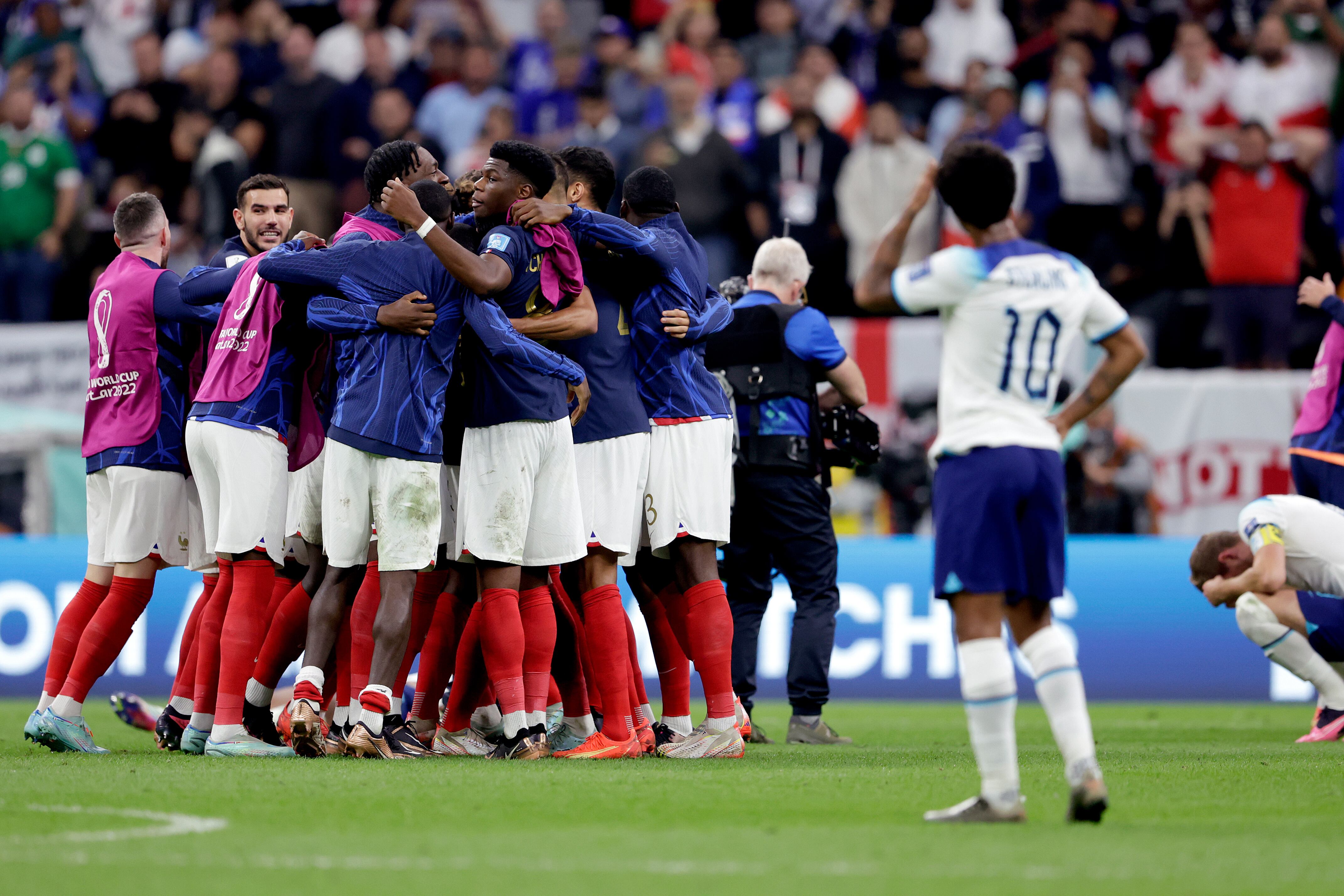 AL KHOR, QATAR - DECEMBER 10: Players of France celebrating the victroy  during the  World Cup match between England  v France  at the Al Bayt Stadium on December 10, 2022 in Al Khor Qatar (Photo by Rico Brouwer/Soccrates/Getty Images)