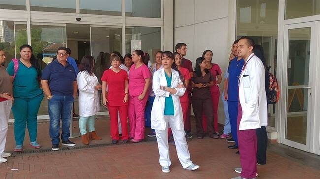 Veedores de salud aseguran que en la clínica no prestan un buen servicio a los pacientes por falta de insumos y medicamentos. Foto: Erika Rebolledo (W Radio)