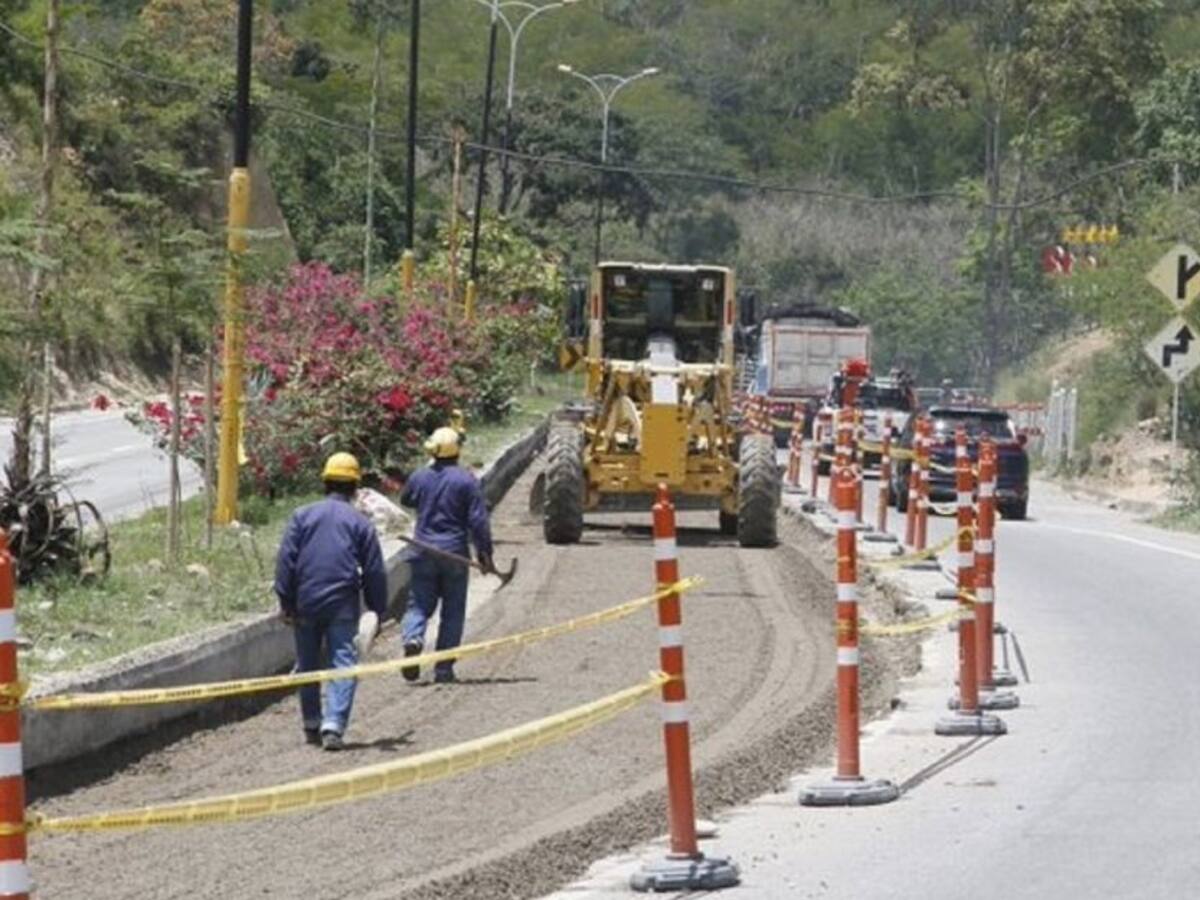 El próximo año se acabarían los trancones en la vía Bucaramanga - Girón