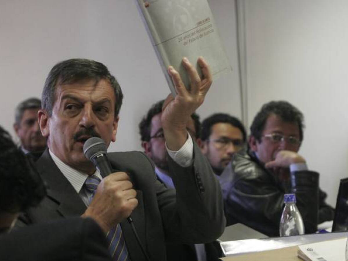 Ni el Gobierno ni mi marido tienen que pedir perdón: esposa de Plazas Vega