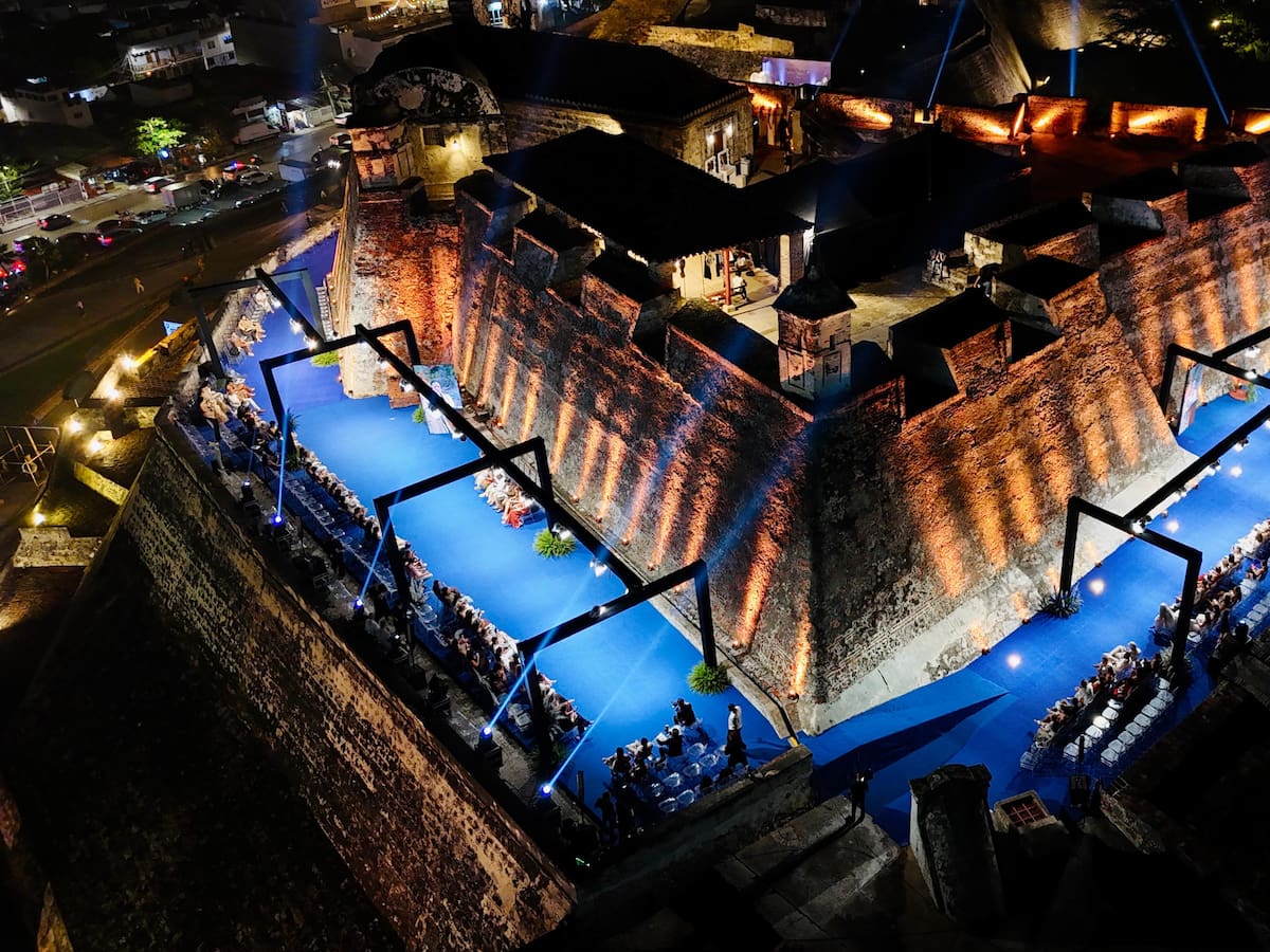 Cartagena se consagra como destino de romance con pasarela histórica en el Castillo de San Felipe