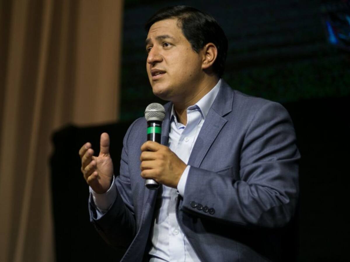 Arauz gana en Ecuador con el 32,22 % y hay empate técnico en segundo puesto