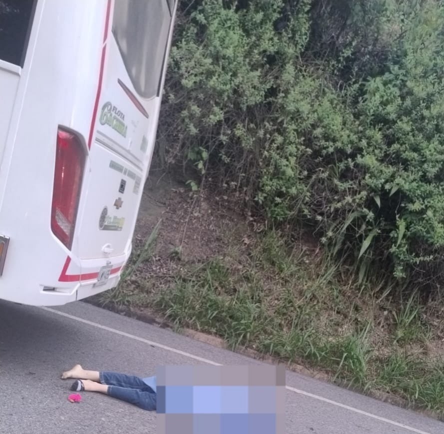 Mujer muere en la vía al aeropuerto Palonegro