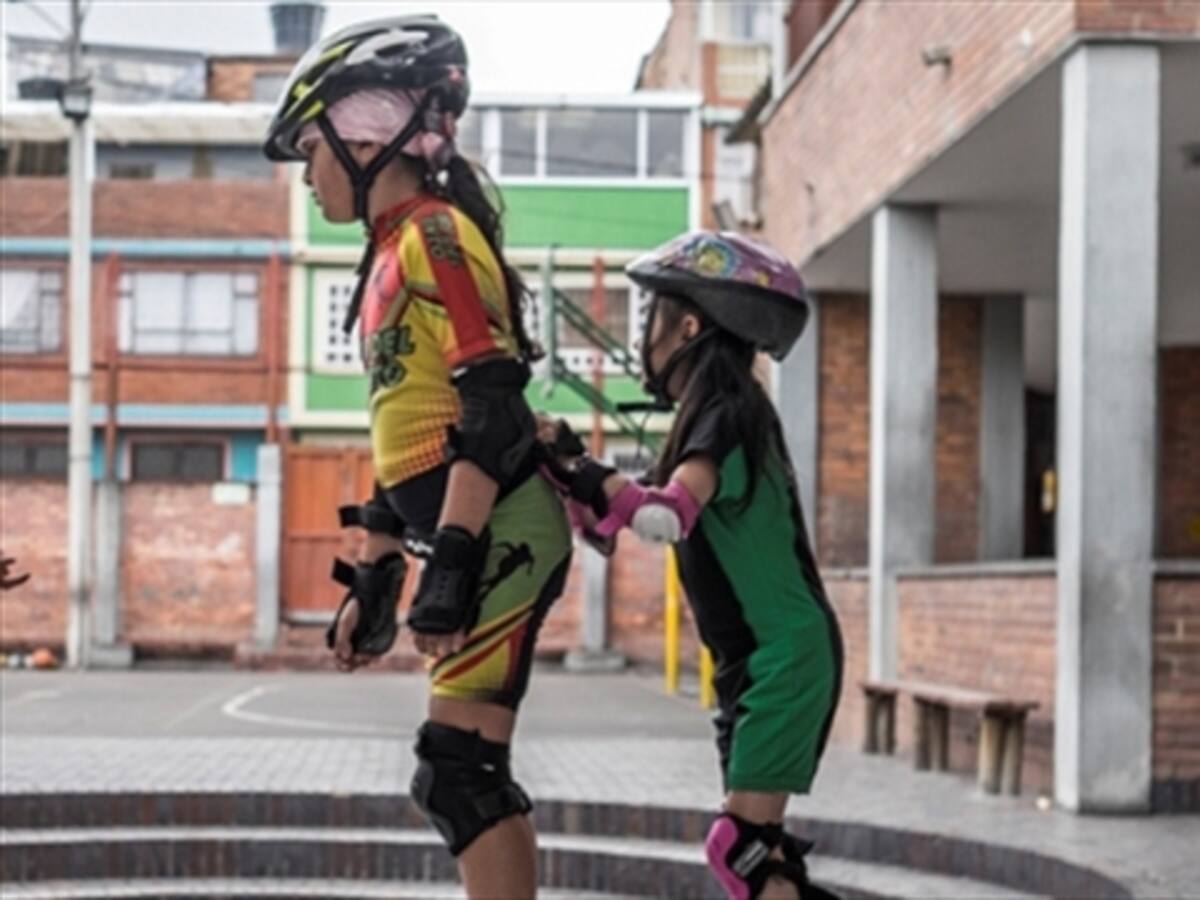 "Ángeles de luz": Niños invidentes que practican el patinaje
