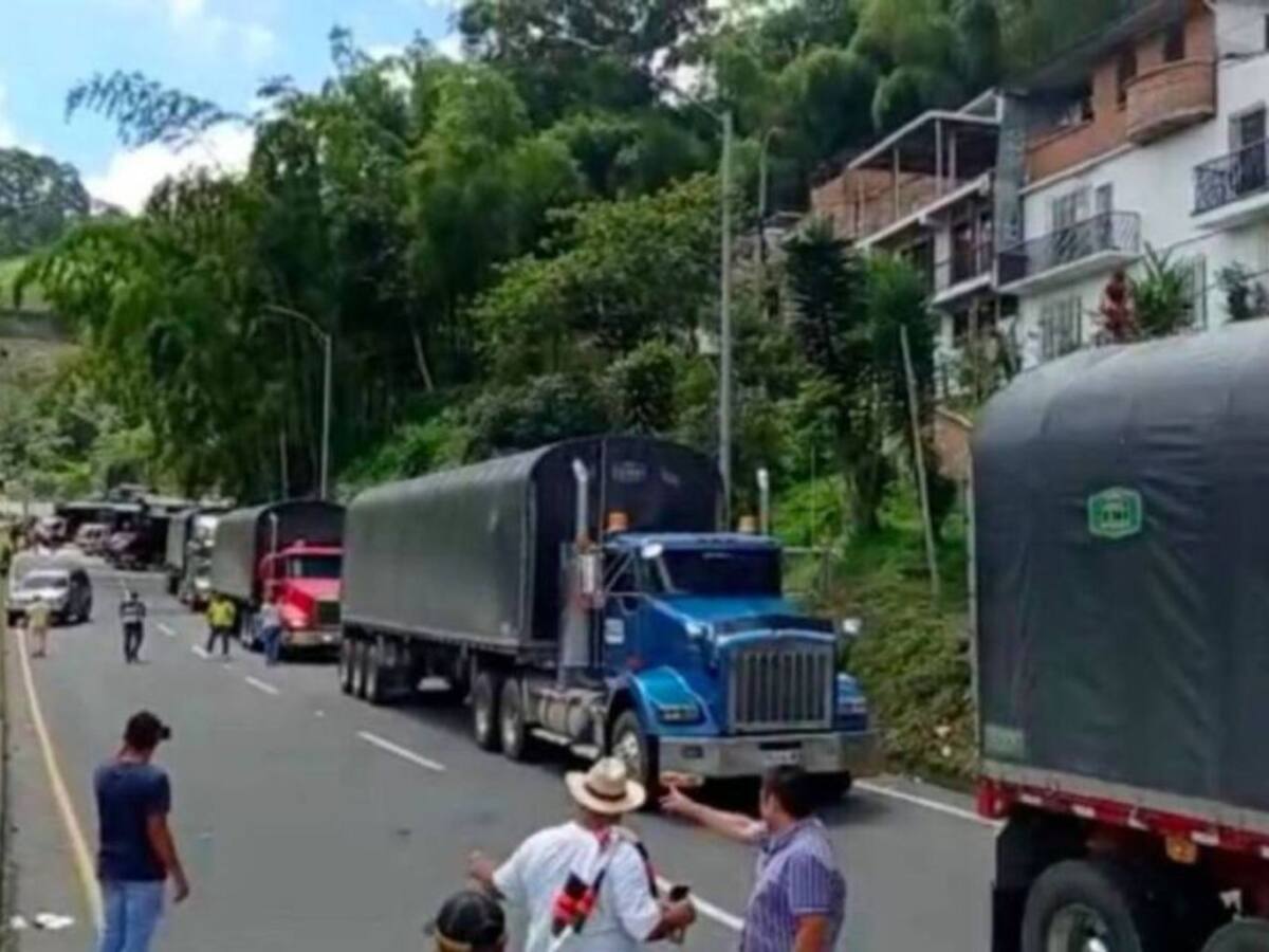 Vía Pereira - Manizales continuará bloqueada por falta de acuerdos