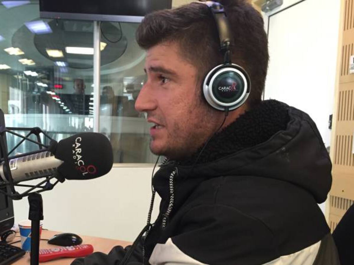 A palo vándalos de protesta camionera agreden a periodista de Caracol