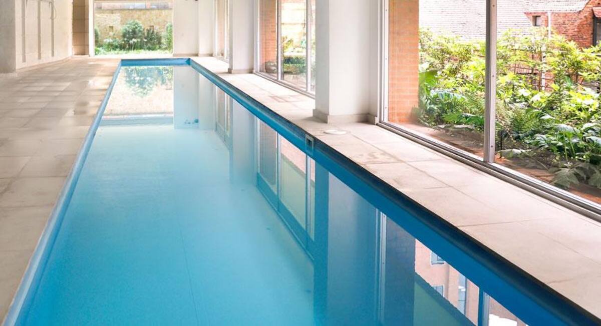 Localizado en el sector norte de Barranquilla, con una excelente panorámica de la ciudad, cuenta con diez pisos de altura, 43 apartamentos, cubierta con piscina, gimnasio y área de descanso.