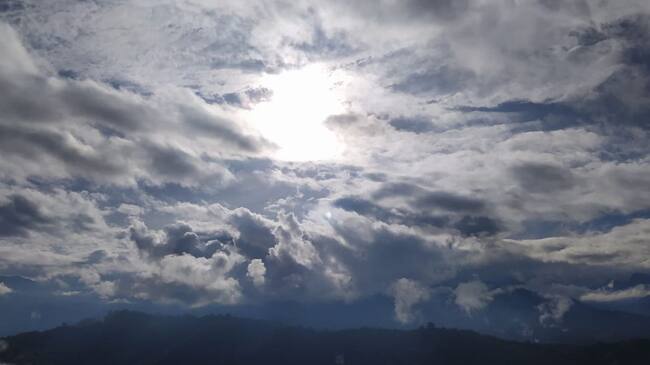 Cielo en la vía Armenia-Pereira