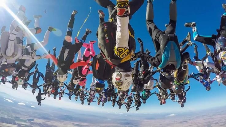 La colombiana que hizo parte del nuevo récord mundial de paracaidismo
