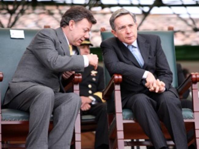 Presidente Santos se declara &quot;muy triste&quot; por críticas de Uribe al proceso de paz