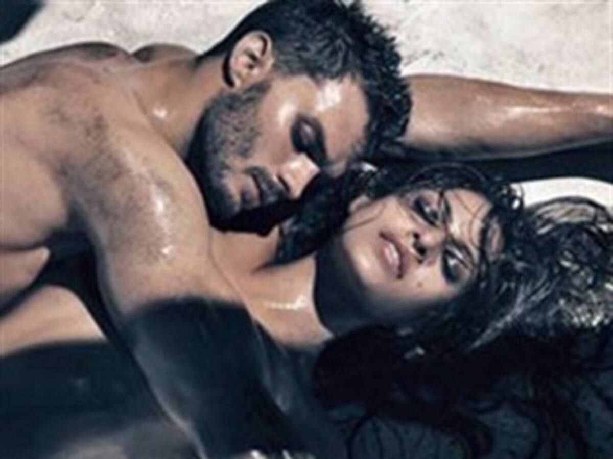Eva Mendes protagoniza una nueva y sensual campaña para Calvin Klein