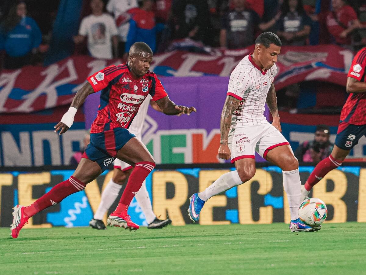 Medellín remonta sobre el final y golpea al América