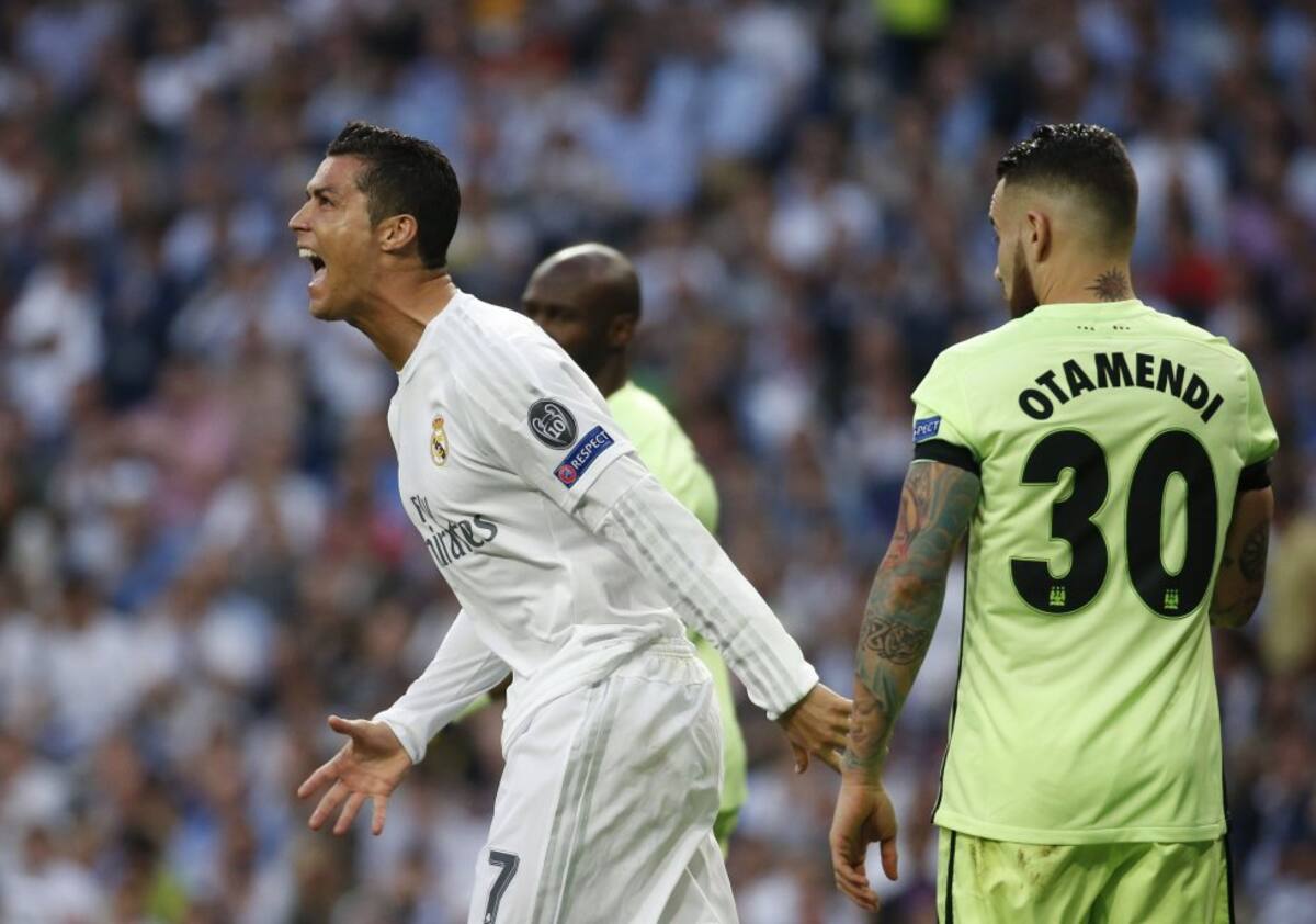 Cristiano Ronaldo se reclama por una oportunidad desperdiciada.