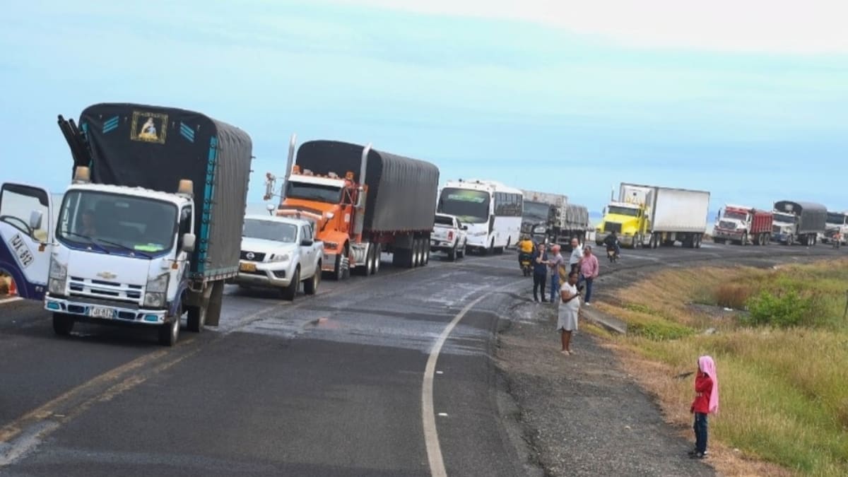 Por erosión costera en Puerto Rey se mantiene bloqueada la vía Urabá-Montería