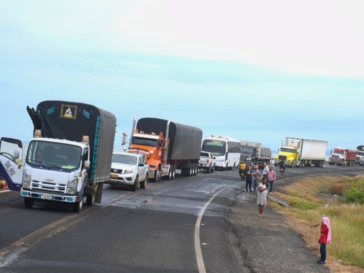 Por erosión costera en Puerto Rey se mantiene bloqueada la vía Urabá-Montería