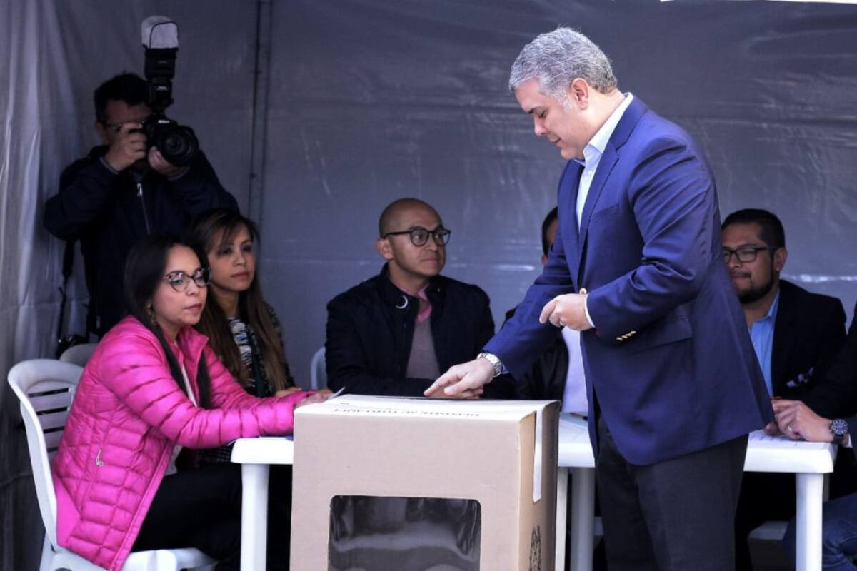 El presidente Iván Duque salió a ejercer su derecho al voto.