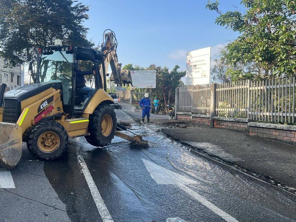 10 barrios en Manizales sin suministro de agua por otro daño en La Avenida Paralela