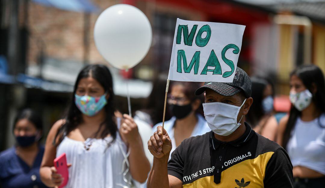 Habitantes de Cauca pidiendo cese a la violencia 