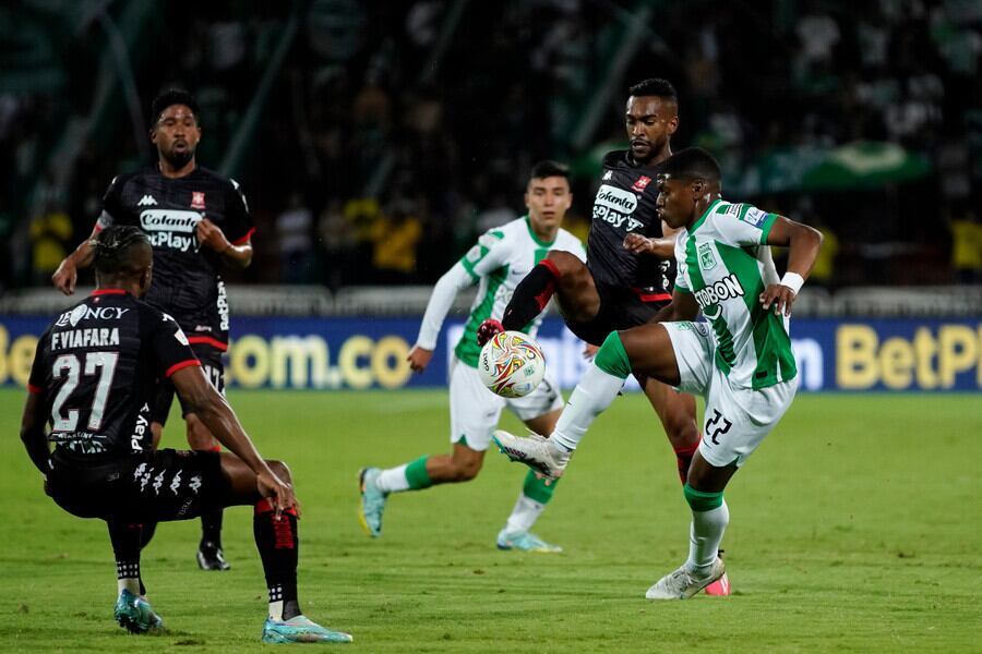 Duelo de Liga entre Atlético Nacional e Independiente Santa Fe / Colprensa